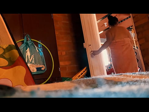 ❤️ Nwanne nna m na-eso m banye na mmiri ịsa ahụ, ọ na-akparị m ka m na-asa ahụ. ❤️ Anal porn