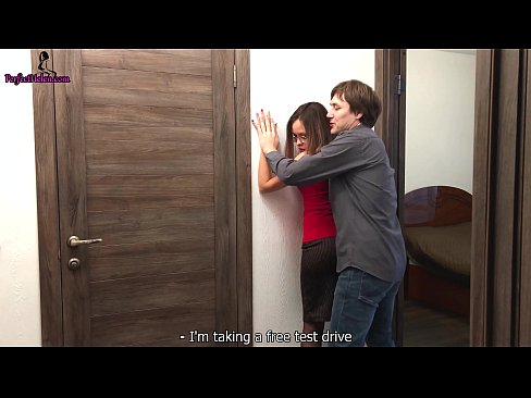 ❤️ Onye na-ahụ maka sexy na-akụ ọtụ ya n'ụzọ anụ ahụ mgbe ọ na-ere ụlọ ya - Krempai ❤️ Anal porn